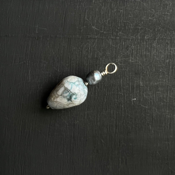 Blue dyed & faceted Agate with pearl pendant