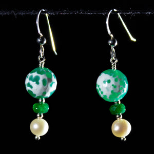Green agate and pearl earrings